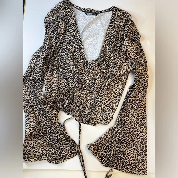 Long sleeve cropped blouse. Leopard print - Picture 3 of 3